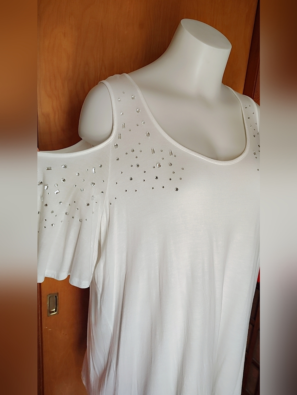 𝖢𝗁𝗂𝖼 𝖱𝗁𝗂𝗇𝖾𝗌𝗍𝗈𝗇𝖾 𝖢𝗈𝗅𝖽-𝖲𝗁𝗈𝗎𝗅𝖽𝖾𝗋 𝖳𝗎𝗇𝗂c/𝖬𝗂𝗇𝗂𝖣RESS - Picture 5 of 9